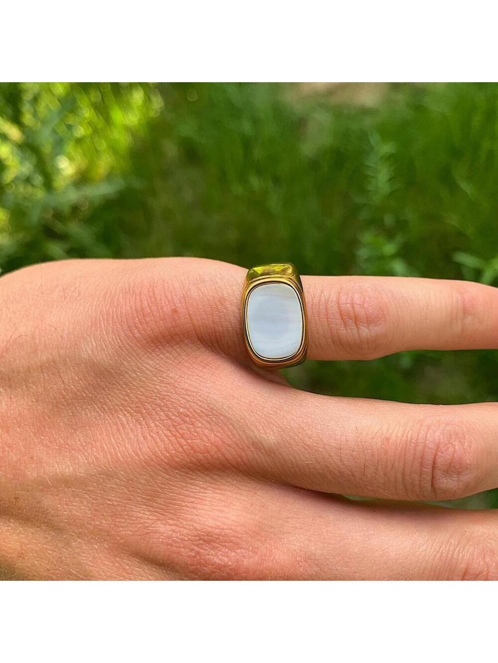 Boho Minimalist Y2k style Gold and white opal ring. Size 8. Stainless steel - Picture 5 of 8